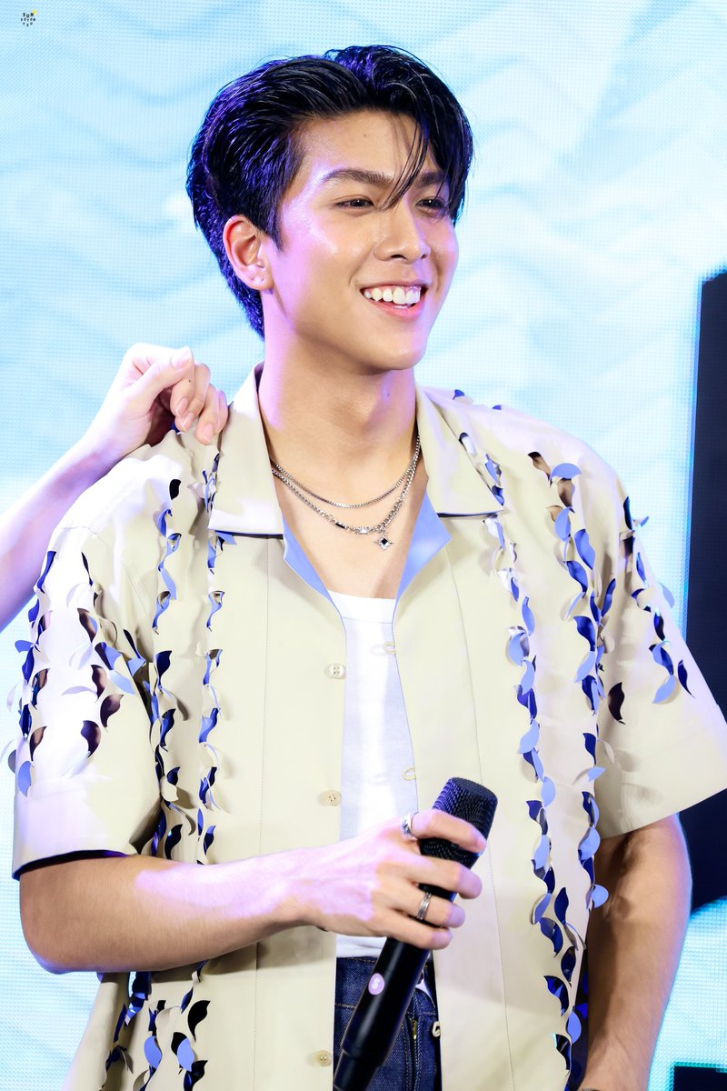 Sunsetonyou0606's tweet photo. 040824 ชอบต้นปาล์มยิ้มแบบนี้ที่สุด🥹
#PALM_PERSES 
#PERSES #PERSES_TH 
#ตลาดนัดวันสร้างสุขxPERSES
#ตลาดนัดวันสร้างสุข https://t.co/N317ohGwfu
