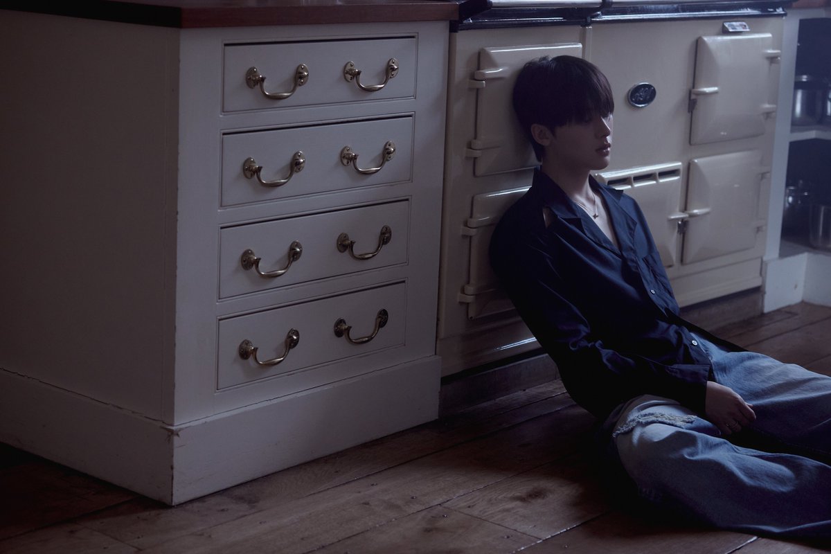 [#윤산하]
YOON SAN-HA
1st Mini Album [DUSK]

'Dive' Spoiler Image

#DUSK #Dive #YOONSANHA 
#아스트로 #ASTRO