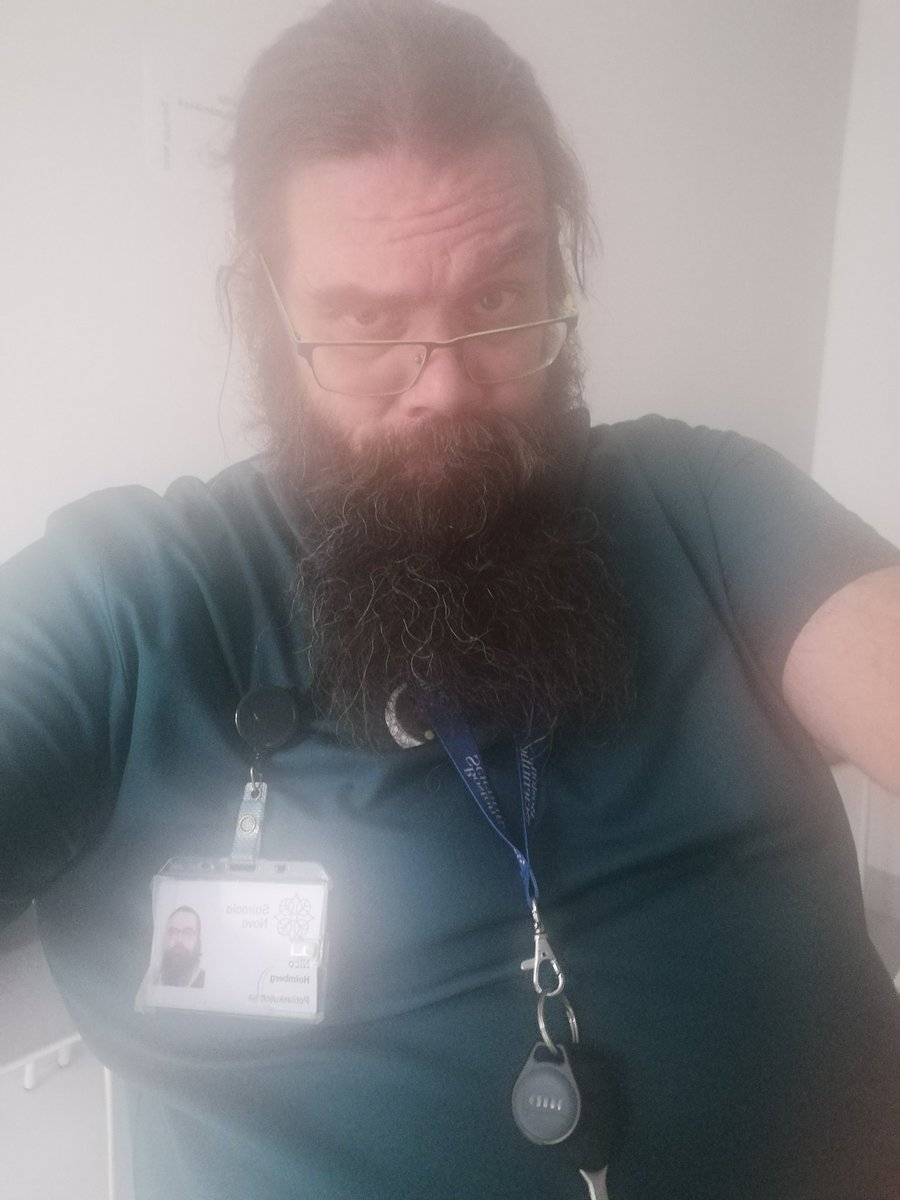 #loma ohi, nyt <a href="/SairaalaNova/">Keski-Suomen Sairaala Nova</a>. #isovihreämies #potilaskuljettaja #sotesoturi #vihreät