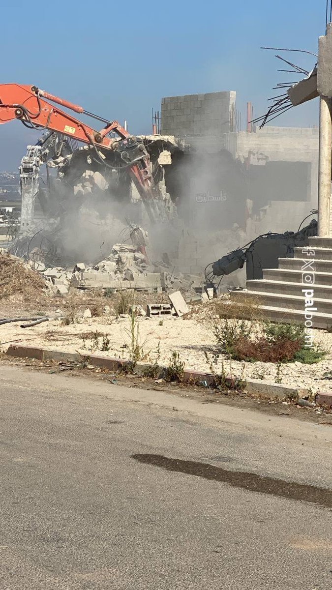 QudsNen's tweet photo. Israeli occupation forces demolish two Palestinian homes in the village of Al-Jalama, north of the occupied West Bank, under the pretext of building without an Israeli permit. https://t.co/i4QLp0AgFt