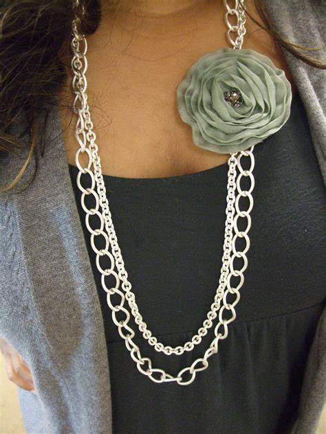 Looking to transform your ensemble from ordinary to extraordinary? Enter the brooch! This timeless accessory is making a stunning comeback, adding personality and flair to any outfit
#BroochStyle #FashionAccessories #WardrobeUpgrade #Accessorize #FashionInspiration #StyleJourney