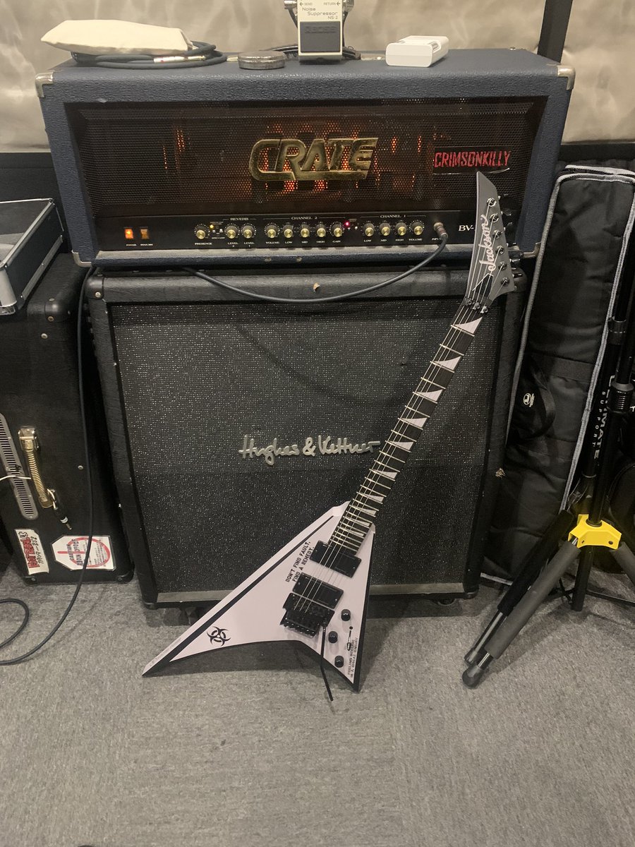 CRIMSONKILLYran's tweet image. 昨日のスタジオ！
9月16日に向け追い込み中
ギターのピックアップを、このギターに最初からついてるダンカンブラックアウトで行くか、安定のEMGにするか･･･
悩み中！
あなたなら、どっち？🤔

9月16日 Reflex 是非遊び来てください！

#Defiled
#CRIMSONKILLY
#Reflex