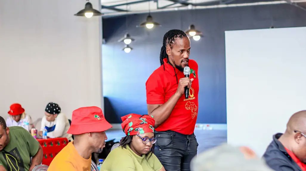 MzansiFarmer's tweet photo. Breaking Newsπ΄: Joburg EFF Leader Shot Dead During Service Delivery Protest. Moshe Mphahlele tragically lost his life in crossfire as police dispersed a crowd protesting over flat occupation.
#JoburgProtest #EFF #MosheMphahlele
#Paris2024 #GOLD https://t.co/cn4M85gtHF