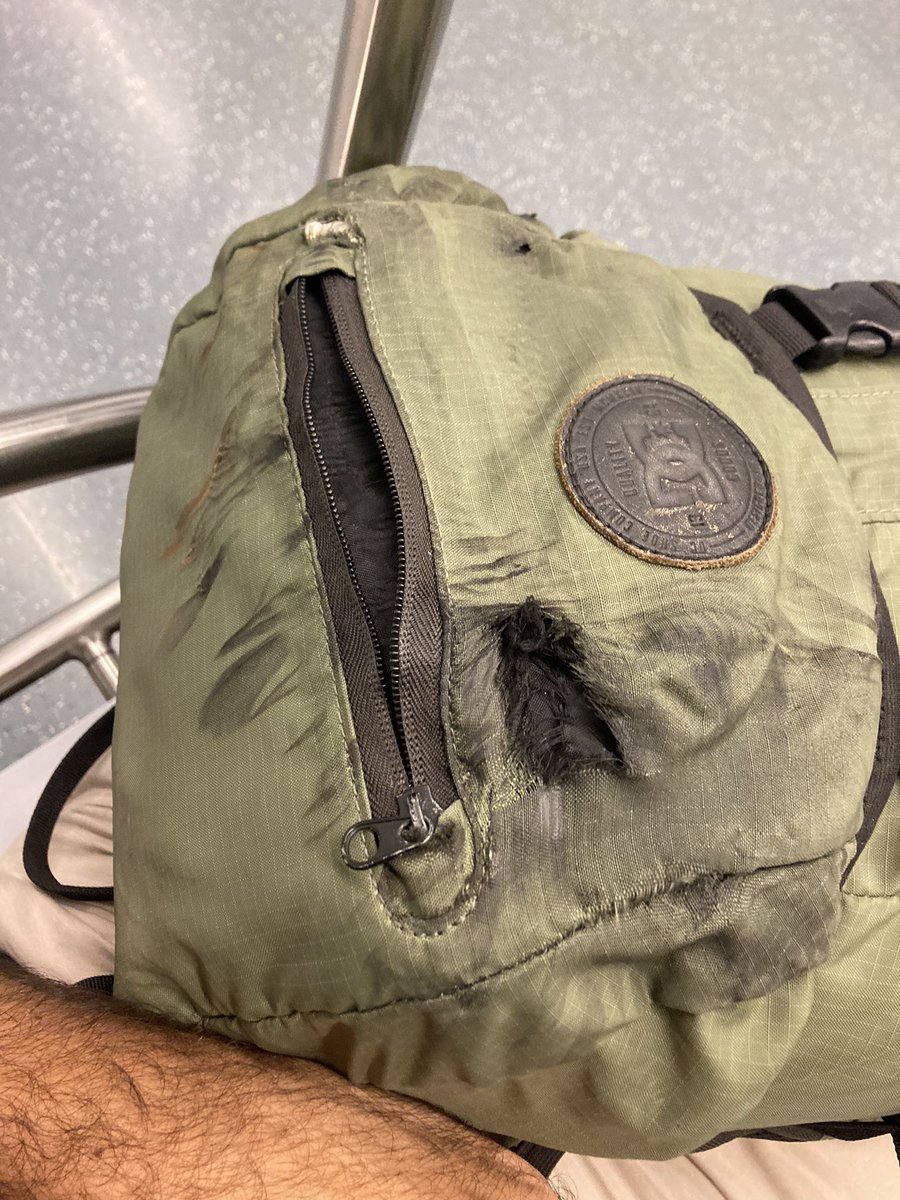 sergiteruel's tweet photo. @EtihadHelp Hello! This is how I received my bag after my flight with Etihad! How can I submit a complain? https://t.co/zCzQ66oqQb