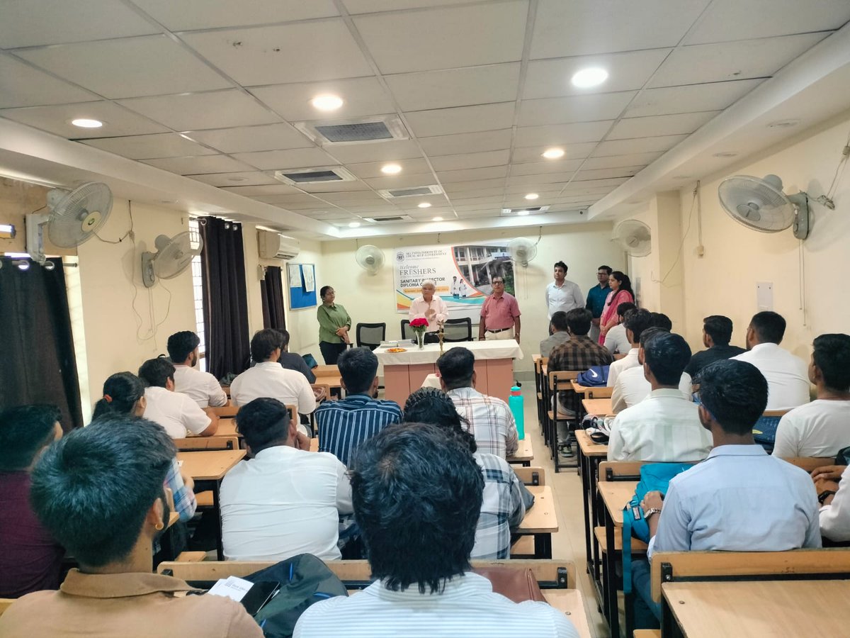AIILSG_Official's tweet image. AIILSG #NewDelhi organized an Orientation Program for the Sanitary Inspectors #DiplomaCourse Session from June&apos;24 to May&apos;25 at Delhi Centre. Freshers were warmly welcomed during the event which featured a lamp lighting ceremony with active participation from  Delhi Centre staff.