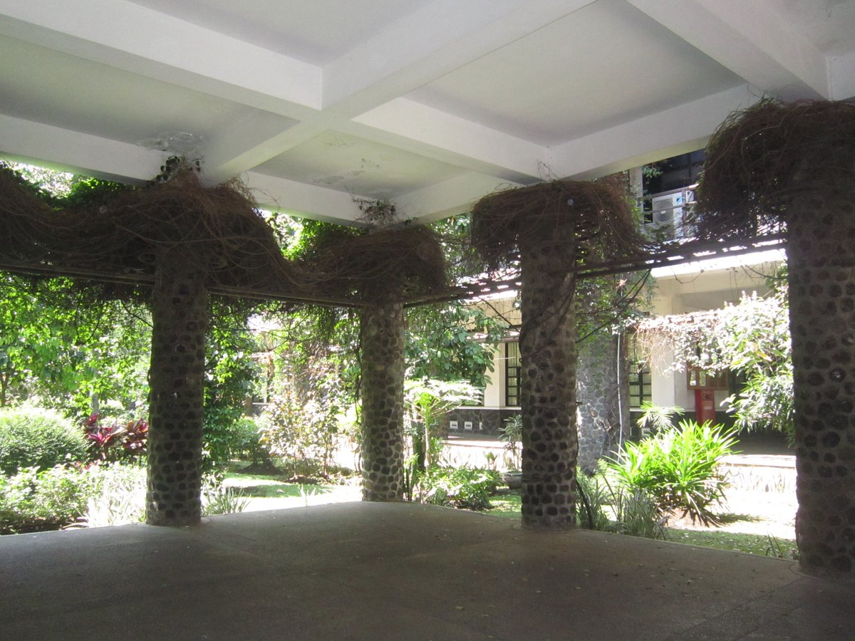 hemoglo0bin's tweet photo. Never getting over with ITB's architecture https://t.co/rGI5J06KqB