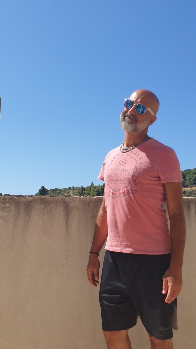 domawaydom's tweet photo. Ma daiiii.... oltre il blu c'è dell'altro? https://t.co/iqRhtNU1eR