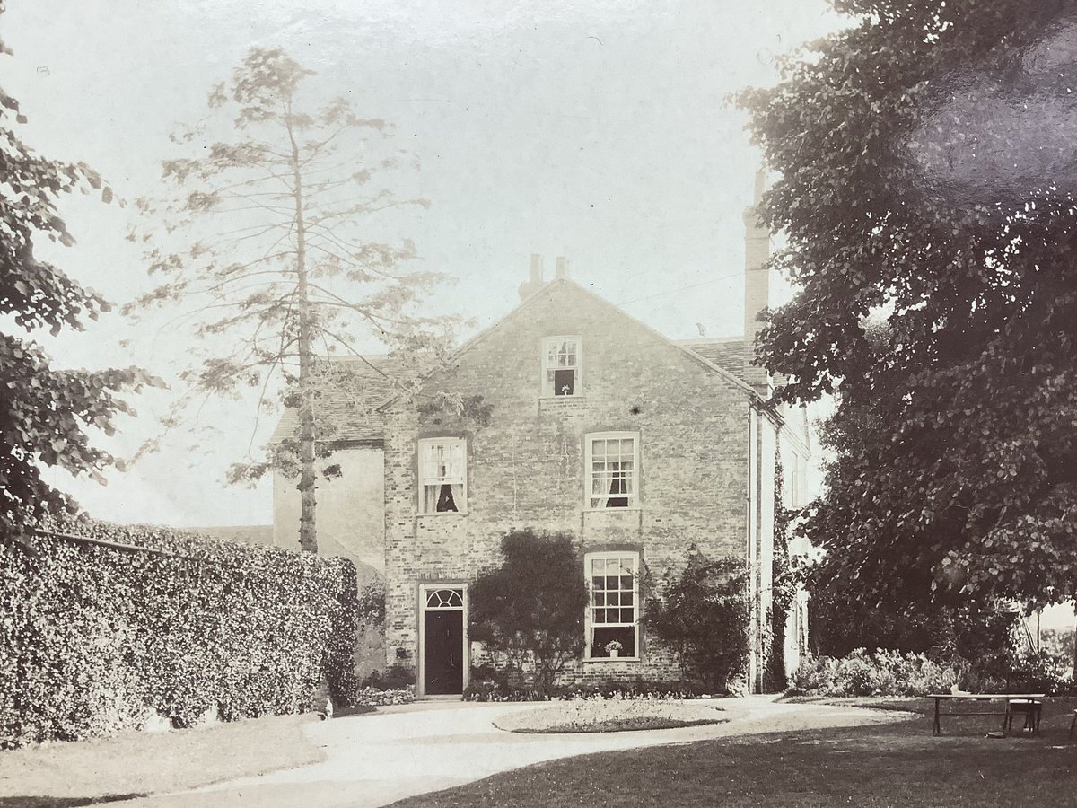 PaulSuttonKing's tweet image. Mystery #postcard Monday takes us to #Berkshire A Goring postmark and a #Pangbourne publisher. Someone has scribbled Lower Basildon in pencil. Plenty of redevelopment in this wealthy location. Why this obscure view of a private house? Does it have another significance?