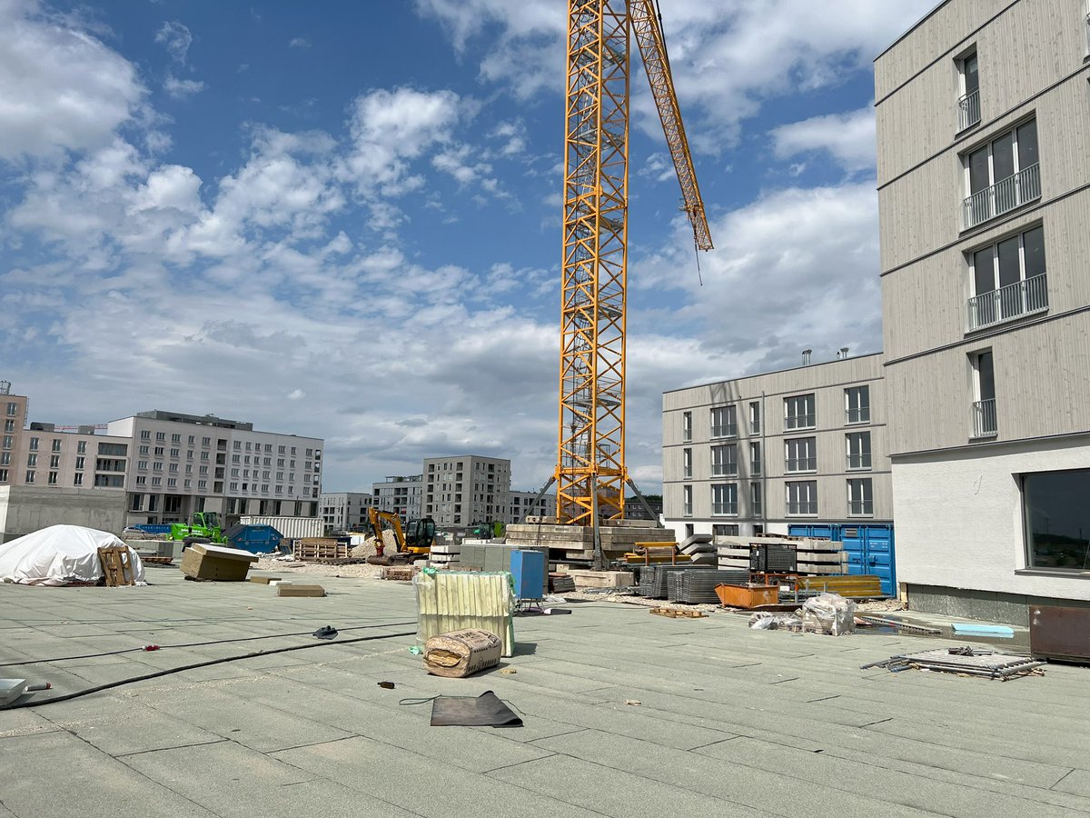 Rückgang beim #Wohnungsbau. 
Die Genossenschaften im <a href="/VdWBayern/">VdW Bayern</a> werden 2024 nur noch rund 500 Wohnungen bauen. 40 % weniger als 2023. Verantwortlich sind die Baukosten und eine Verlagerung der Investitionen zu energetischen Modernisierungen.
shorturl.at/vfJBt