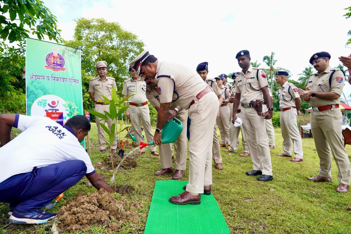 AndamanPolice's tweet photo. The Director General of Police, ANI leads the "Ek Ped Maa ke Naam" initiative at Bambooflat
 
🌿 Today on 05/08/24, Shri Devesh Chandra Srivastva, IPS, DGP, Andaman & Nicobar Islands, and Smti Sindhu Pillai A, IPS, IGP, along with other senior officers, visited Bambooflat. They planted saplings of fruit-bearing trees at the new PS Bambooflat site, promoting " Ek Ped Maa ke Naam." The DGP later visited PS Bambooflat where a befitting Guard of Honour was presented to him. Further, he also engaged with staff, addressing grievances and boosting morale. 🌱
#GreenInitiative 
#PoliceLeadership #EkPedMaaKeNaam.

"एक पेड़ मां के नाम" अभियान का नेतृत्व अंडमान और निकोबार द्वीप समूह के पुलिस महानिदेशक ने बम्बूफ्लैट में किया

🌿 आज, 05/08/24 को, श्री देवेश चंद्र श्रीवास्तव, आईपीएस, डीजीपी, अंडमान और निकोबार द्वीप समूह, और श्रीमती सिंधु पिल्लई ए, आईपीएस, आईजीपी, ने अन्य वरिष्ठ अधिकारियों के साथ बम्बूफ्लैट का दौरा किया। उन्होंने नए बाम्बूफ्लैट थाना स्थल पर फलदार वृक्षों के पौधे लगाए तथा "एक पेड़ मां के नाम" को बढ़ावा दिया। डीजीपी ने बाद में थाना बम्बूफ्लैट का दौरा किया जहां उन्हें गार्ड ऑफ ऑनर दिया गया। इसके अलावा, उन्होंने स्टाफ के साथ बातचीत की, शिकायतों का निवारण किया और मनोबल बढ़ाया। 🌱