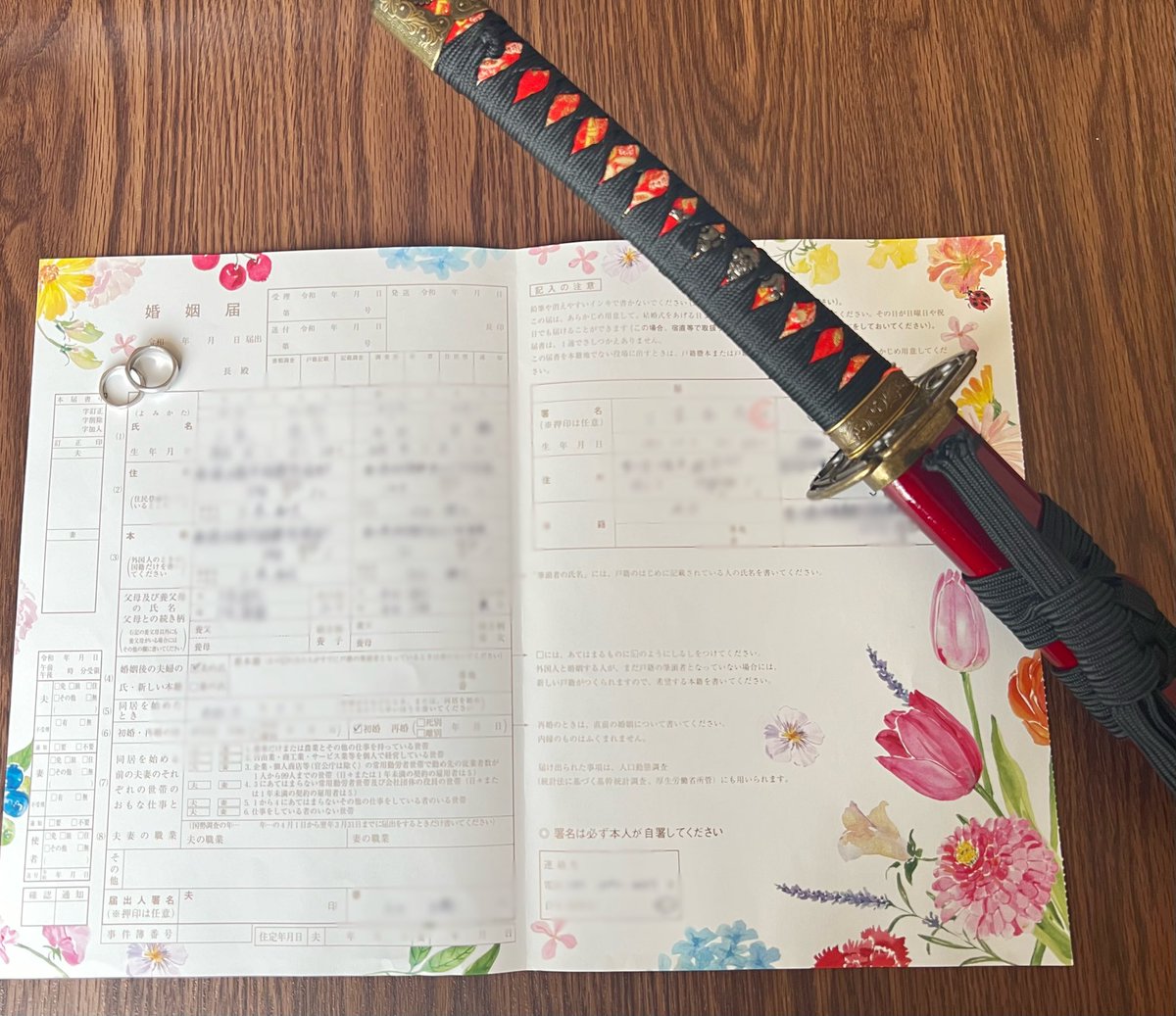 amatuki007's tweet photo. ということで、繚乱には報告したのですが、本日入籍しました！
ネット知識浅いまま2012年にここに飛び込んでからたくさんの人と繋がれて思い出も作りつつも気づいたら大人になってましたびっくり！
人妻になりましたが今後ともよろしくお願いします🙌 https://t.co/NSNcYFpnS8
