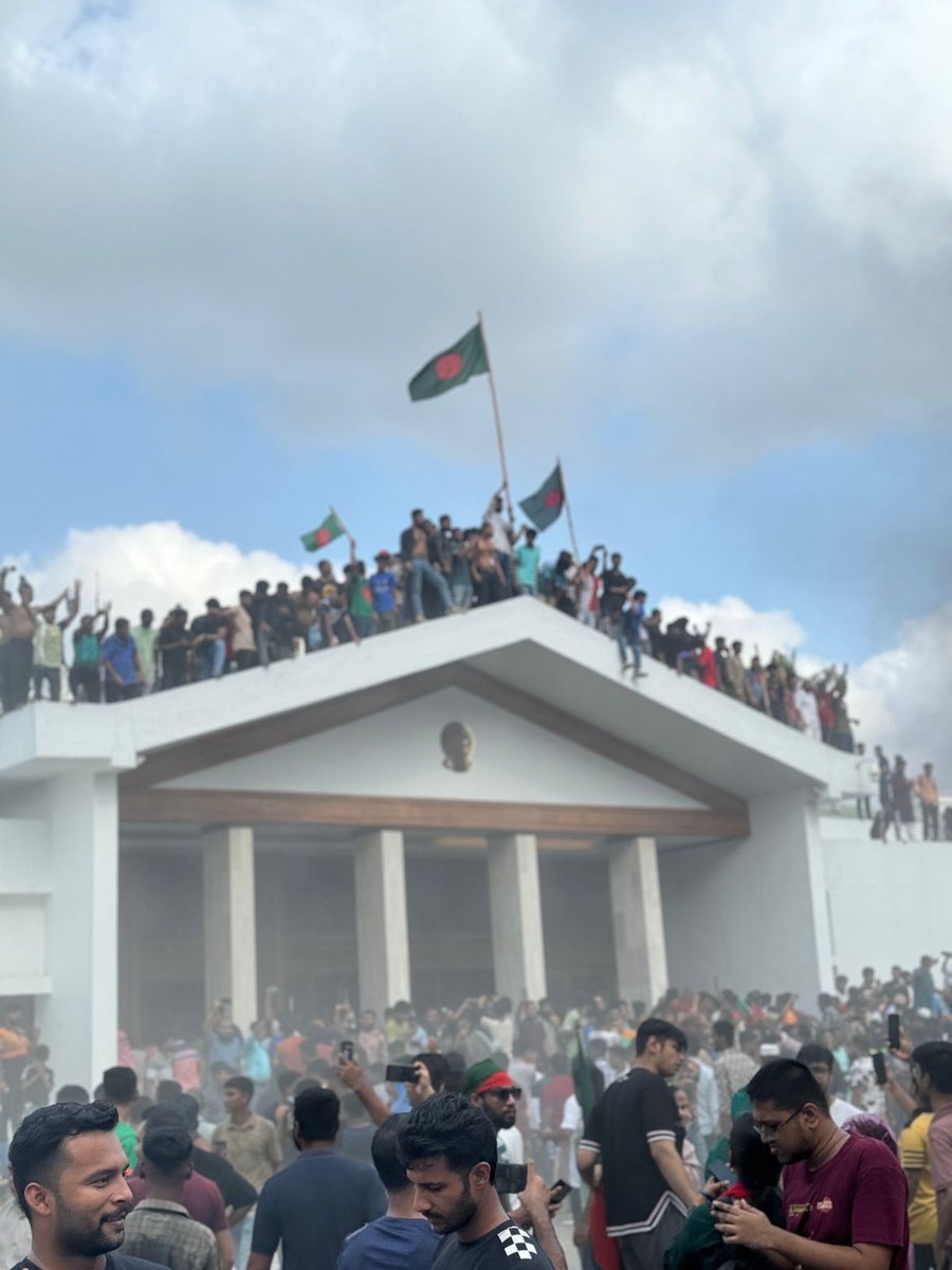 DrewPavlou's tweet photo. Congratulations to the people of Bangladesh for throwing their dictator out. Hopefully Venezuela follows soon. https://t.co/YWeZcqycUS