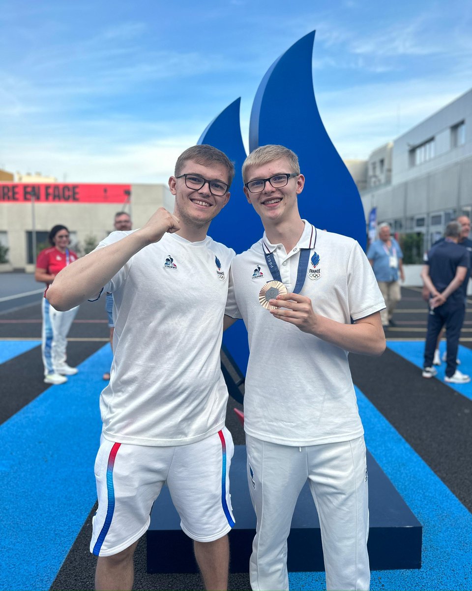 AlexisLebrun15's tweet photo. Trop fier de lui ! 🙌

Une médaille olympique, c’est juste dingue ! 🤯

Encore bravo @felixlebrun34 

Maintenant place au par équipe ! 🇫🇷 https://t.co/91t5PIvKTt