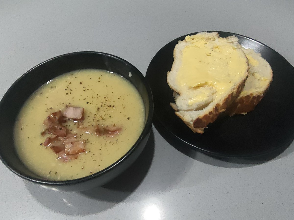 Potato bacon and leek soup with white crusty bread 

So good