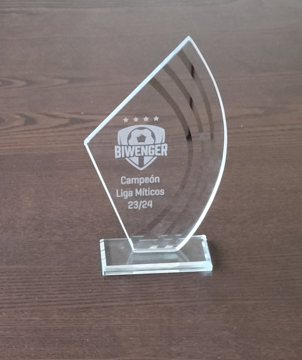 ¡Muchas gracias a <a href="/MiticosBiwenger/">🏛️L̲ɪɢᴀ M̲ɪᴛɪᴄᴏꜱ B̲ɪᴡᴇɴɢᴇʀ🏛️</a> y a <a href="/biwenger/">Biwenger Fantasy 🏆</a> por el envío del trofeo de campeón! Mi mayor logro en <a href="/biwenger/">Biwenger Fantasy 🏆</a> . Y también felicitar a <a href="/trofeosromero/">Trofeos Romero's</a> por lo bien envuelto que venía 😃