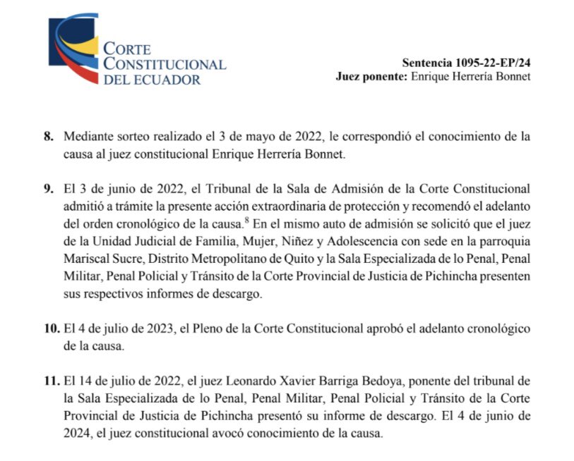 VeronicaLHM's tweet photo. 🔵 Caso recomendado: servidora pública (víctima de acoso) vs Ministerio de Salud y Hospital Isidro Ayora 

🔹En el 2019, la Sra. NN presentó una acción de protección (AP) en contra del Ministerio de Salud Pública (MSP), el Hospital Obstétrico Isidro Ayora y la PGE.

🔹Sostuvo que trabajaba en el Hospital y que el gerente cometió un delito sexual en su contra y la acosó laboralmente. Añadió que tiene discapacidad física y sufre estrés postraumático. Alegó que trabajar en el mismo lugar que su agresor vulnera sus derechos.

🔹El Tribunal de Garantías Penales de Quito negó la acción.

🔹La Sra. NN apeló y la Sala de lo Civil de la Corte Provincial de Pichincha aceptó parcialmente el recurso y revocó la sentencia ▶️ ordenó que el MSP traslade a la Sra. NN, en las mismas condiciones, a otra institución médica.

*️⃣Segunda acción de protección 

🔹En el 2021, la Sra. NN presentó una nueva AP en contra del MSP, el hospital, el Ministerio de Trabajo y la PGE.

🔹Impugnó la acción de personal mediante la cual se suprimió su puesto.

🔹En su demanda, la accionante indicó que la acción de personal fue suscrita por el mismo gerente del Hospital.

🔹El juez de primera instancia negó la AP y los jueces de la Sala de lo Penal de la Corte Provincial de Pichincha, también la negaron.

🔹En el 2022 la Sra. NN presentó una acción extraordinaria de protección, que ganó.

🔺¿Qué dijo la CC?

1️⃣Error judicial 1: los jueces de la Sala no mencionaron si el MSP contaba con una certificación presupuestaria previo a suprimir la partida de la accionante, ni analizó si se cumplieron los requisitos del procedimiento de supresión de partida. Estos fueron argumentos dados por la Sra. NN que no se contestaron.

2️⃣Error judicial 2: La Sala no se pronunció respecto de que la accionante contaba con una boleta de auxilio en contra del gerente del hospital, quien, de acuerdo con la accionante, fue quien firmó la acción de personal que se impugnó en la acción de protección.

3️⃣Error judicial 3: los jueces no tomaron en cuenta la situación de doble vulnerabilidad de la accionante. Si bien la Sala sí hizo referencia a la condición de discapacidad de la accionante, la Sala no analizó lo relativo al presunto delito sexual en contra de la Sra. NN

🔺Existió afectación a la garantía de motivación.

*️⃣Finalmente, la CC ordenó el rol que la nueva judicatura que resuelva la acción de protección debe cumplir. 

*️⃣La Corte señaló que la nueva judicatura no puede, sin más, rechazar la acción de protección bajo la consideración de que corresponde a un conflicto laboral con el Estado.

*️⃣La judicatura deberá ofrecer una motivación suficiente acerca de si en el caso se ventilan asuntos que comprometan notoria o gravemente la dignidad o autonomía de la servidora que requiera una respuesta urgente.

Sentencia No. 1095-22-EP/24
Juez ponente: Dr. Enrique Herrería Bonnet