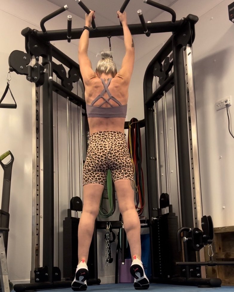 AmyGreatorex's tweet photo. Sometimes you get stuck into a busy life, you don’t get chance to take stock & realise how far you’ve come.
I still see myself as #fatamy, Amy who had no definition to her legs & no calves. Amy had cankles!
I posted a picture on here last year & got told my legs were…pt1 https://t.co/K3dMNysbhu