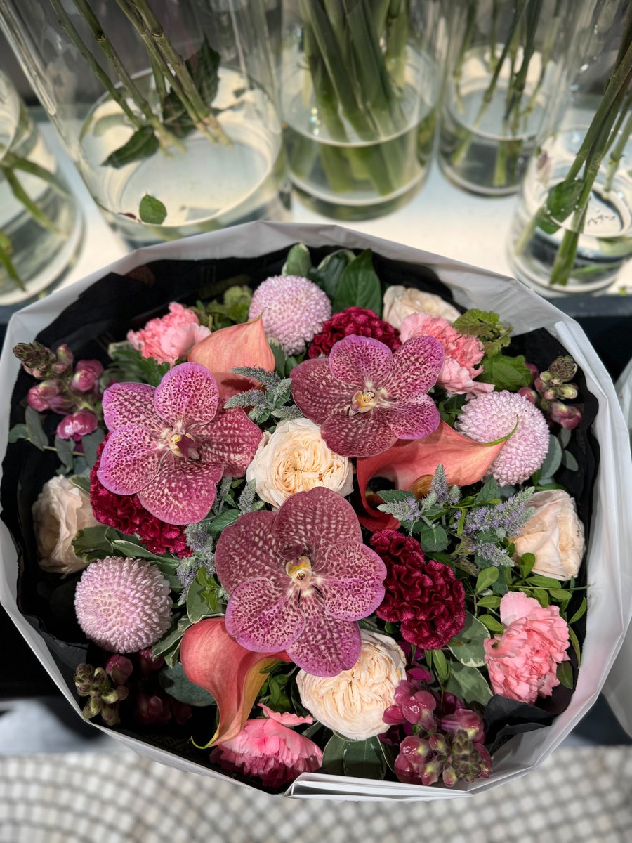 A selection of our signature hand-tied bouquets displayed at our @harrods concession.

#NeillStrainFloralCouture #Harrods #NeillStrain #Belgravia #Mayfair #HauteCouture #HarrodsConcession #Orchids #FloralCouture #LondonFlorist #LondonFlowers #Knightsbridge #BeInspired #English