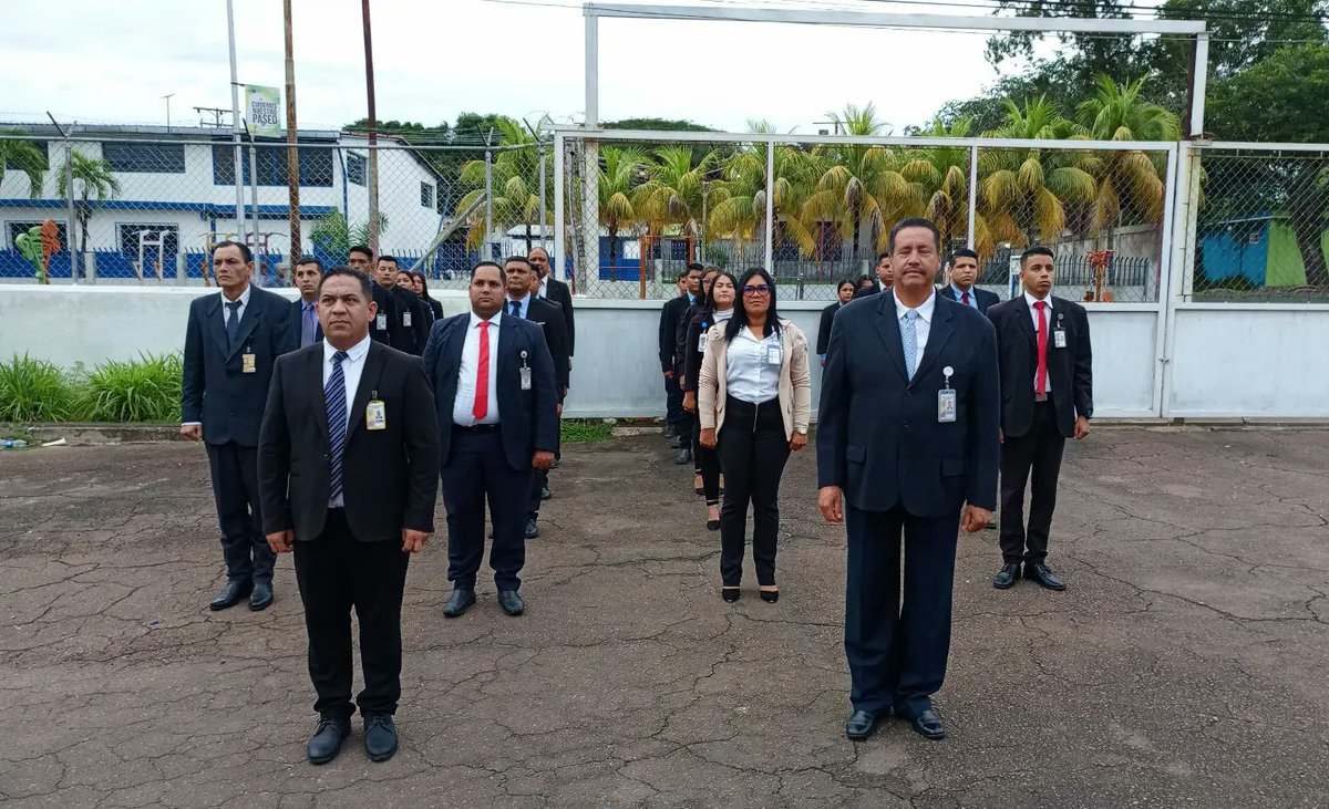 Cicpcamazonas's tweet photo. Entonación de las gloriosas notas del Himno Nacional, Himno del Estado Amazonas y nuestro Himno Institucional, con el izamiento de banderas, junto a todo el talento humano de los Despachos adscritos a esta Delegación Estadal.

"CICPC Servidores de la Patria para la Paz y La Vida" https://t.co/HXbRrkUL1g