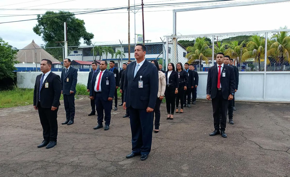 Cicpcamazonas's tweet photo. Entonación de las gloriosas notas del Himno Nacional, Himno del Estado Amazonas y nuestro Himno Institucional, con el izamiento de banderas, junto a todo el talento humano de los Despachos adscritos a esta Delegación Estadal.

"CICPC Servidores de la Patria para la Paz y La Vida" https://t.co/HXbRrkUL1g