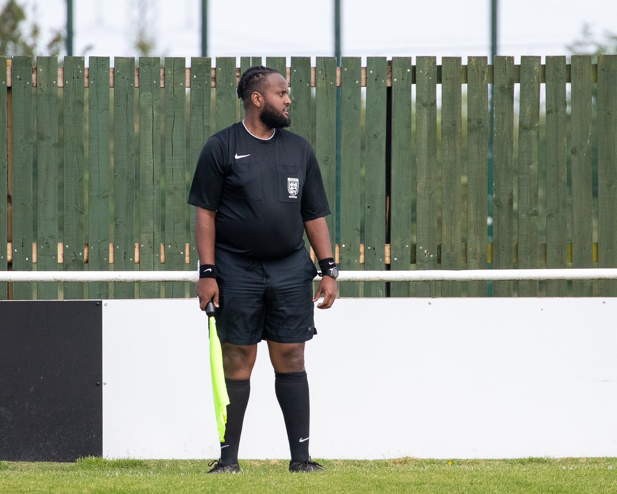 LewisH92's tweet photo. FA Cup Extra Preliminary weekend.

Great game and a great experience 👏🏾.
(I promise I was happy inside, that’s my game face/concentration face!) 😂

@FARefereeing 

📸 - @sjt_photos 

#thefacup 
#facupextrapreliminaryround 
#footballref 
#footballreferee https://t.co/LLEbzcQbHn