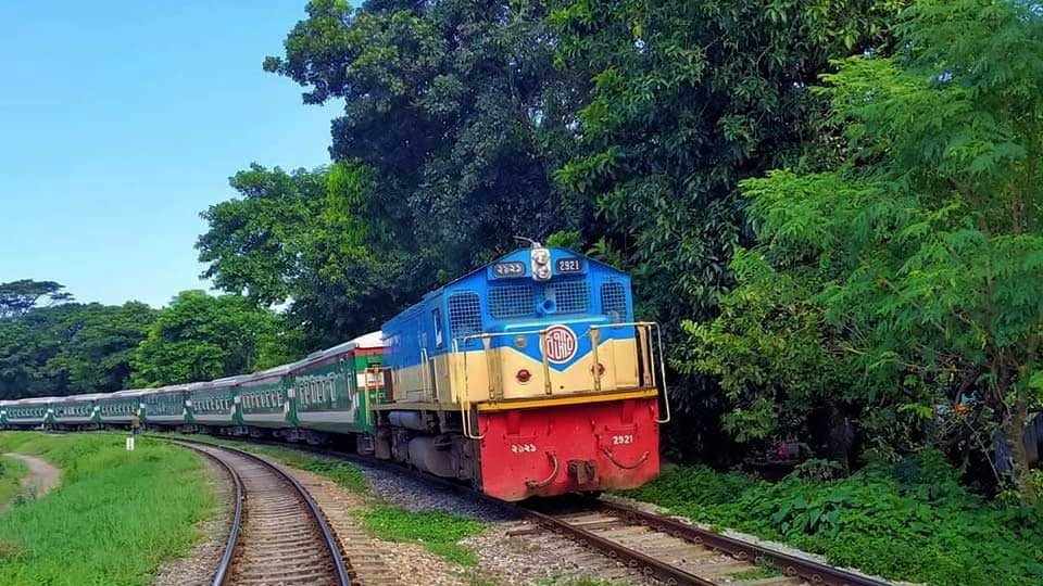 DDNewslive's tweet photo. All train services between India and Bangladesh remain suspended
Indian Railways had cancelled all train services including Kolkata-Dhaka-Kolkata Maitri Express train to Bangladesh from 19th July till 6th August: Indian Railways
#India #Bangladeshstudentprotest #Maitriexpress https://t.co/V07gEDs93W