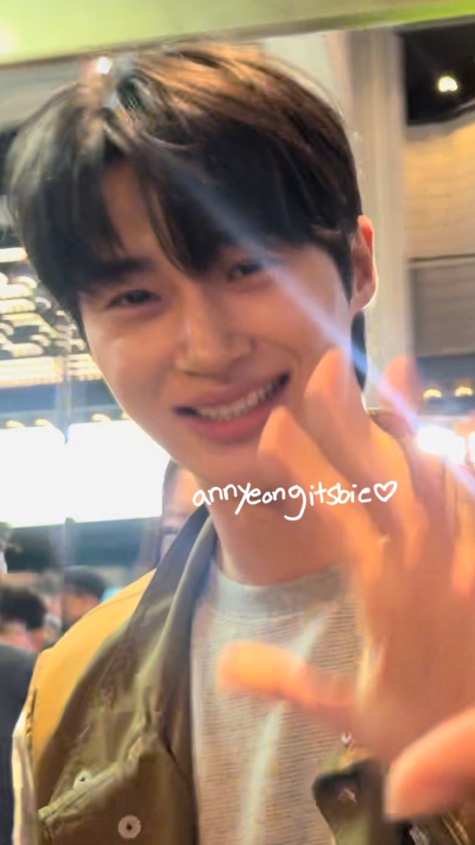 20240805 빅토리 VIP 시사회 
오늘 너무 귀여운데…? 

#변우석 #ByeonWooSeok