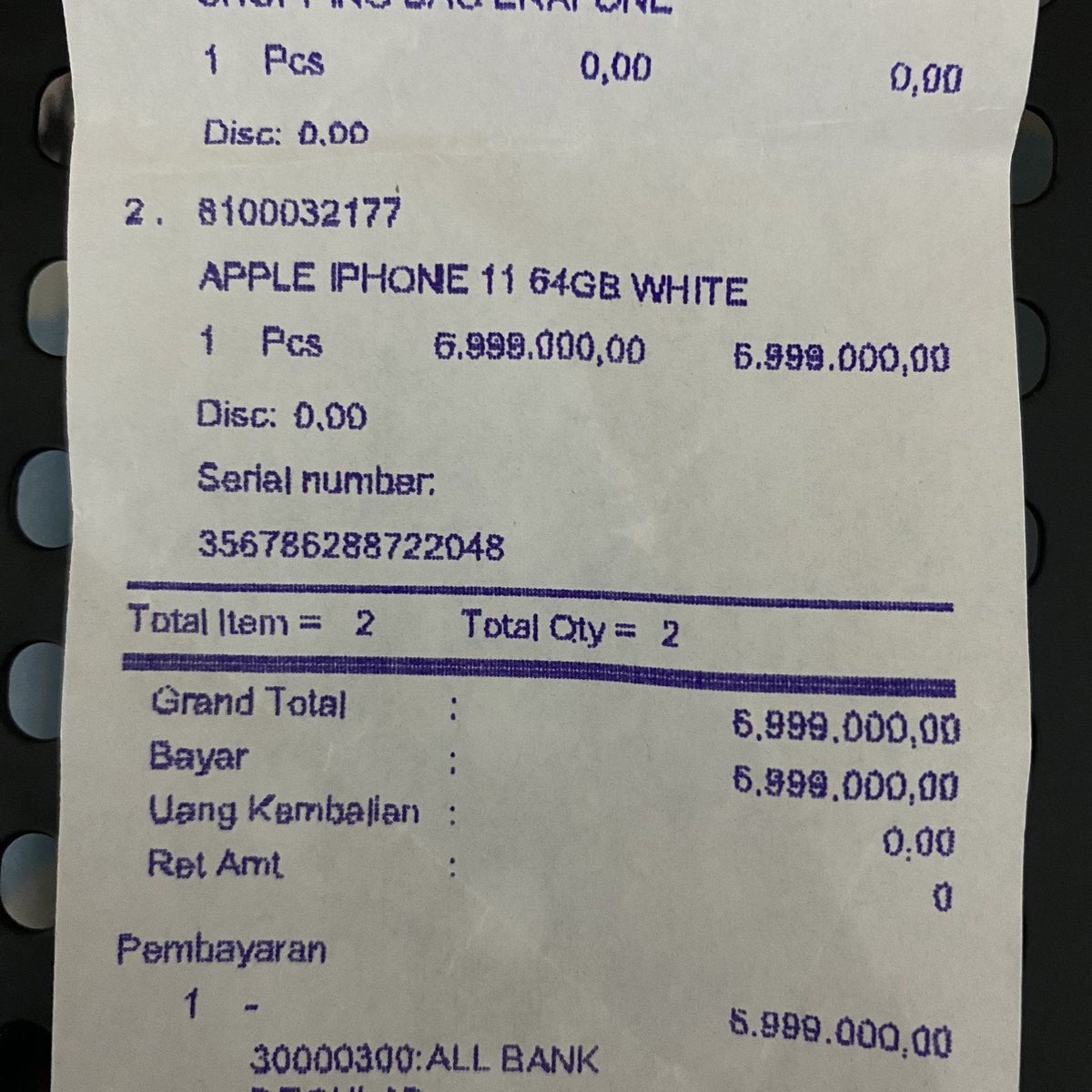 eternityspaces's tweet photo. wts iphone 11 64gb, beli di erafone desember 2023, masih garansi yaa! BH 97%, 3utools ijo semuaa. aku jual fullset di 5.7 jt ajaa nego tipis ya gais, 
dijual karena mau ganti hp. tengsss
#wts #zonaBU #iphone11 https://t.co/4xupFMXYTB