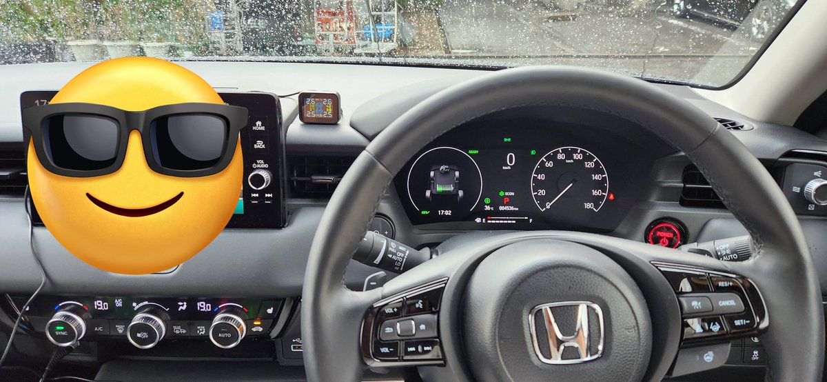 shinchama63's tweet image. 空気圧センサー取り付け完了✨
これで少しは安心して走れる🚗

＃ヴェゼル
＃tpms