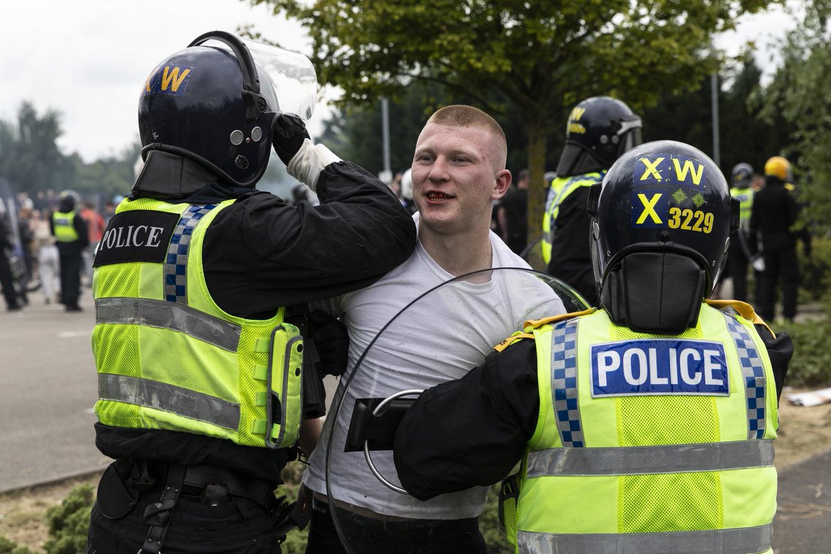 Cleany7878's tweet photo. Rotherham riots @SWNS @SWNSLeeds https://t.co/Cm2kHHZGIv