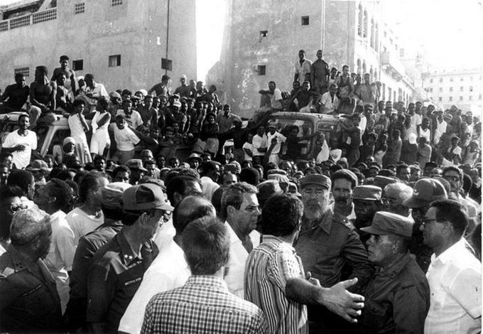 5 de agosto de 1994, #Fidel, en la primera línea: "Yo sentí que mi deber primero era estar allí, donde estaban los disturbios, con el pueblo y con la gente".
#TenemosMemoria
<a href="/citmacuba/">Ministerio de Ciencia, Tecnología y Medio Ambiente</a> <a href="/EdMartDiaz/">Eduardo Martínez Díaz</a> <a href="/SANTANACITMA/">JOSE FIDEL SANTANA NUÑEZ</a>
<a href="/adianez_taboada/">Adianez Taboada</a> <a href="/ArmandoRguezB/">Armando</a>