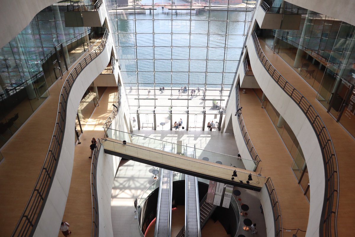 ArAl_photo's tweet image. Bronze statue based on Andersen's fairy tale "The Little Mermaid"
#København #Amalienborg #Nyhavn #DenLilleHavfrue