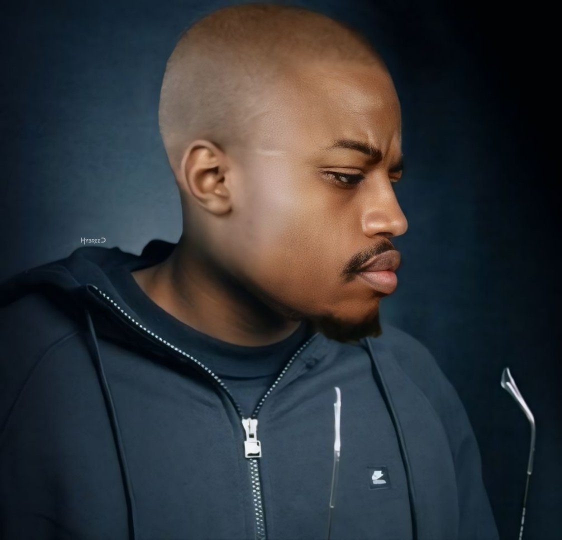 L E S E D I tweet media