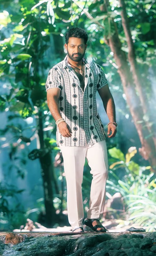 worldNTRfans's tweet photo. MAN OF MASSES @tarak9999 #NTR 😍

#Devara #DevaraSecondSingle #JrNTR https://t.co/3BlxVQhMN2