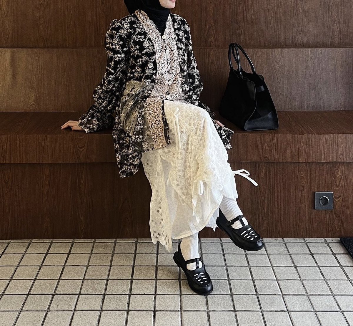 The prettiest black outfit — 

Cantik gilaa 😍😍