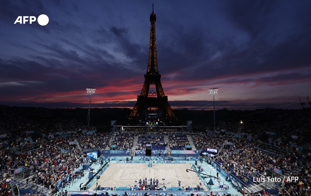 📸🇫🇷 <a href="/MartinBureau1/">Martin Bureau</a>, rédacteur en chef photo France, revient sur l’organisation de l’#AFP pour cet événement hors norme : « On voit Paris comme on ne le reverra jamais, et on voit du sport comme on ne le voit jamais. »
👉 Lire l'article de <a href="/Telerama/">Télérama</a> : bit.ly/46Dfxg3