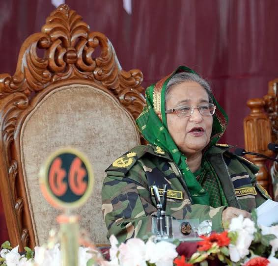 786Mehmir's tweet photo. Killed 1700+ ,injured appx 15000 and finally fled away from the country.

The news is that her flight is coming towards Delhi.

#SheikhHasina #Bangladesh https://t.co/veb3jydBUc