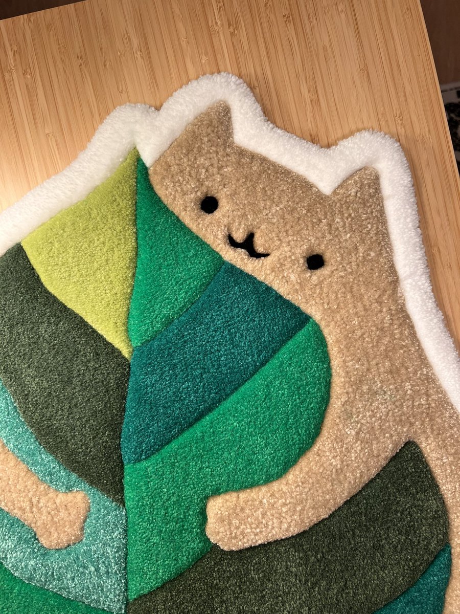 У этого ковра какая-то не легкая судьба. Сто миллионов препятствий на пути к получению заказчиком. Должен был поехать в Швейцарию, но поехал в Казахстан, но и там все пошло не по плану :( А ведь он такой хорошенький и просто хочет попасть домой 😭