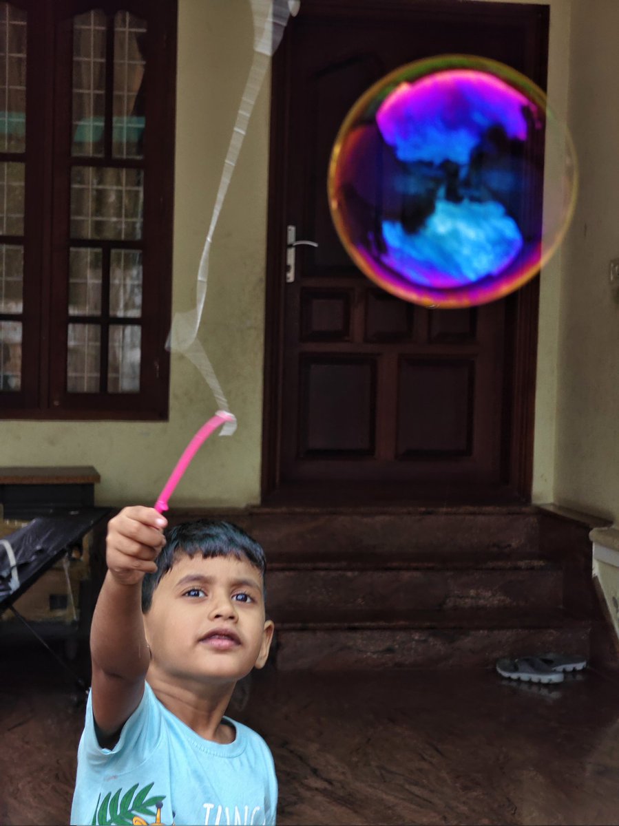 rahool360's tweet photo. The bubble game ๐
.
.
.
Shot on #iQOO12
.
.
#shotonsnapdragon @Snapdragon @nipunmarya @Snapdragon_IN @global_iQOO @IqooInd #portrait #bubblewar #shotoniqoo #bubbles https://t.co/4dsWUJFiW0