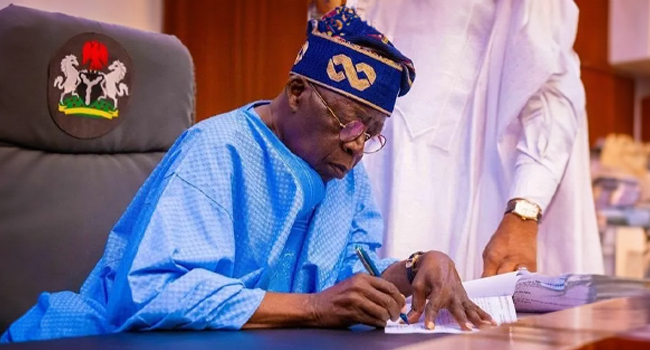 NigeriaStories's tweet photo. BREAKING NEWS: Federal Government Releases ₦570bn Grants To State Governments to tackle Hardship/Hunger https://t.co/oabV9dQxso