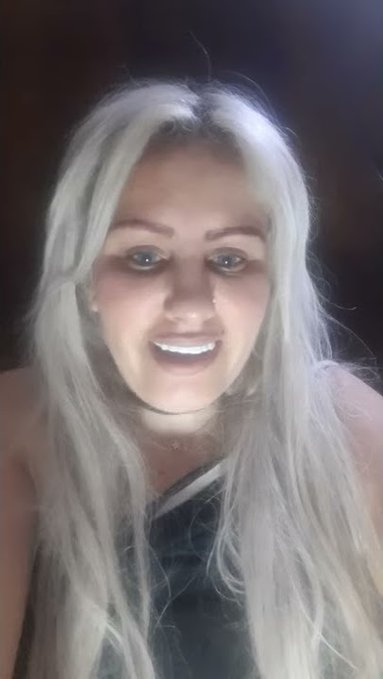 بحسها متحول جنسي 😂