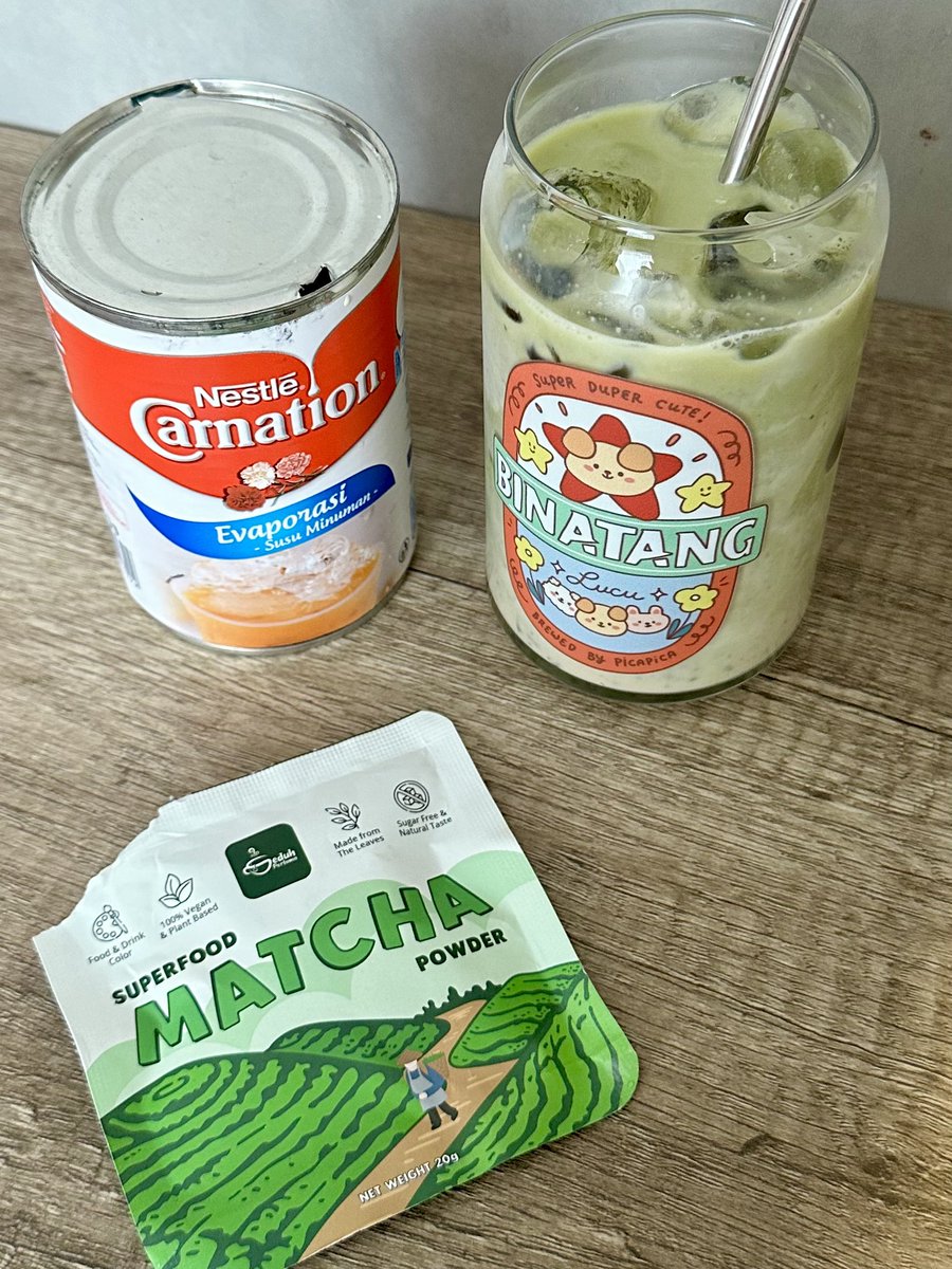 nocturnalcutie's tweet photo. bikin matcha latte sendiri di kost soalnya lg berhemat🍵

pake bubuk matcha 16 ribuan bisa buat 3-4x bikin+ susu evaporasi+oat milk and done! https://t.co/0FhNllZNoa