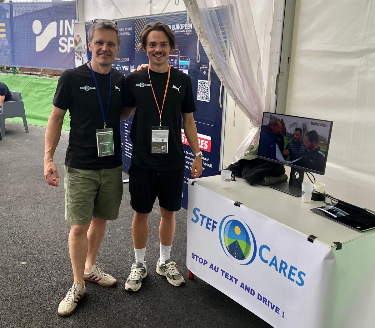 🚗📵 Stefcares etait  présent au tournoi européen U21 à Ploufragan ! 

👉Nous avons profitez de cet événement pour présenter nos actions de sensibilisation contre l’usage du téléphone portable au volant, réalisées toute l’année auprès des jeunes footballeurs. 

Rejoignez-nous pou