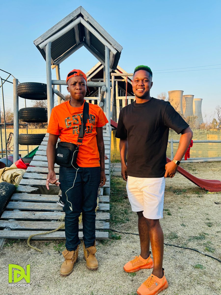djgizo's tweet photo. Saturday Recap with the fam. 😎

Feat.
@danukes_records @tebogogmashego @Cnalo_somdaka @sje_konka

#music #fypシ #amapiano #trending #danukesrecords https://t.co/AGzgN6XihC