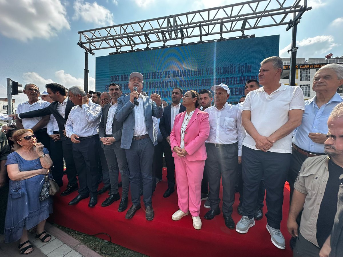 AyhanBarut01's tweet photo. Adana Havaalanı kapatılmasın!

Adana'ya kötülük yapmaktan başka bir şey yapmıyor, bütün değerlerimizi yok ediyorlar. Adana Havaalanımızı kapatmaya çalışanlara karşı Milletvekillerimiz, Belediye Başkanlarımız, Örgütlerimiz, yol arkadaşlarımız ve kıymetli hemşehrilerimizle sesimizi yükselttik. Hesap verecekler, bedelini ödeyecekler! 
#AdanaHavalimanıKapatılamaz 
#AdanaHavaalanıKapatılamaz