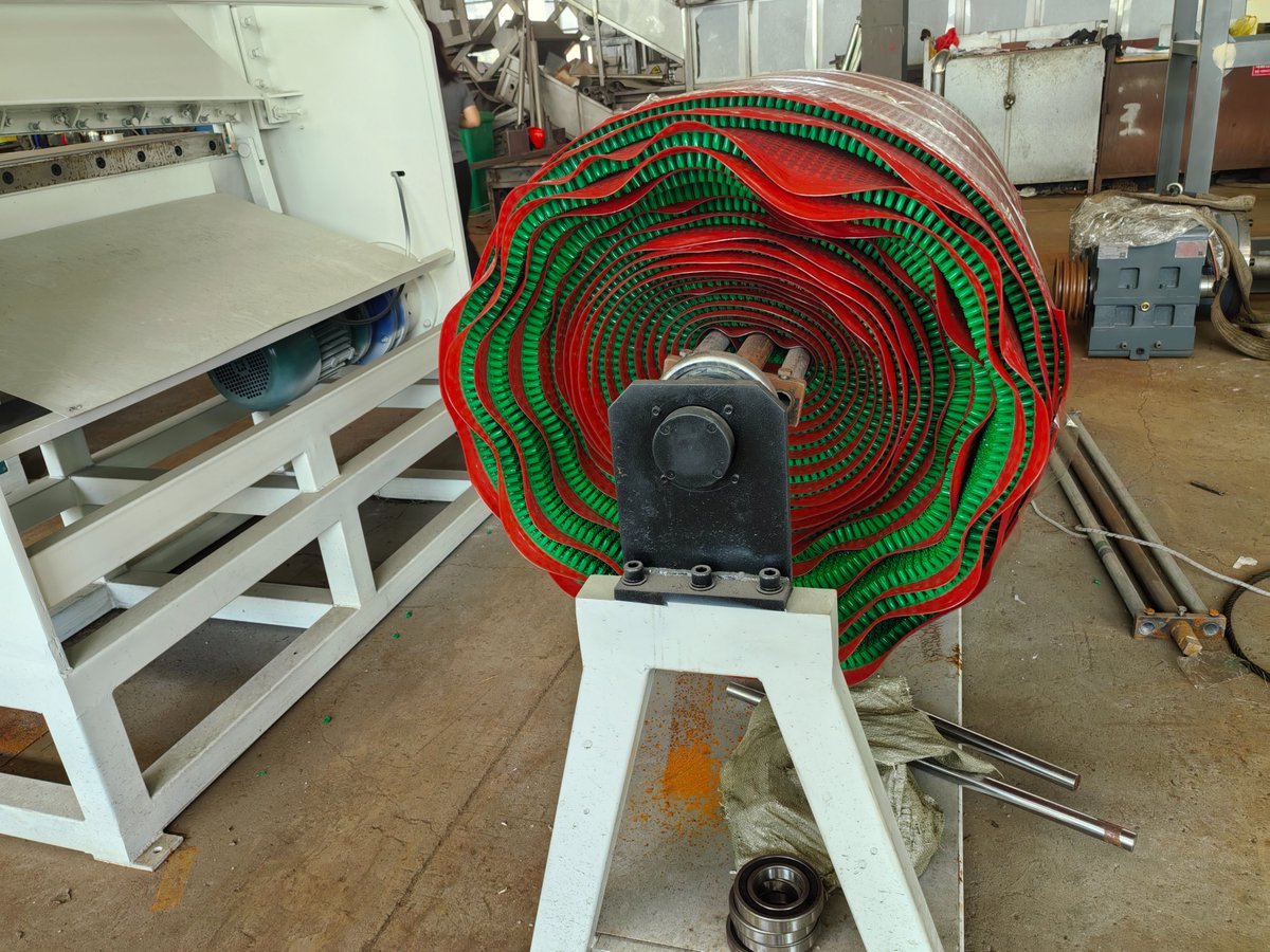 Daphne266426463's tweet image. Golden Grass Mat Making Machine Line
#plasticmachine #artificialgrass #lawn #goldengrass