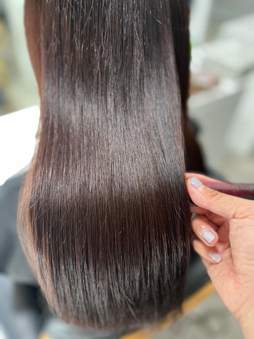 トンローのプライベート美容室「Cuu's Bit.」でトリートメントエステを受けました！シャンプーでは落とせない毛穴の汚れを除去し、髪と頭皮を綺麗にしてから施術。髪がサラサラになって大満足✨  プロモ価格でトリートメントエステが4300バーツ、初回限定で「クーオリジナルケアセット」プレゼントも🎁<a href="/tag/%E3%82%A2%E3%83%95%E3%82%BF%E3%83%8C%E3%83%BC%E3%83%B3%E3%83%86%E3%82%A3%E3%83%BC"class="tags"><span>#アフタヌーンティー</span></a><a href="/tag/%E3%83%90%E3%83%B3%E3%82%B3%E3%82%AF"class="tags"><span>#バンコク</span></a><a href="/tag/intercontinentalbangkok"class="tags"><span>#intercontinentalbangkok</span></a>