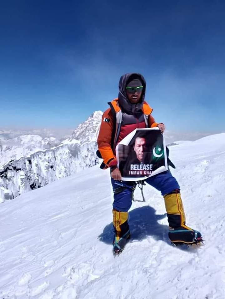 Pti_kharmang's tweet photo. سیاچن کے دامن میں بھی قیدی نمبر آٹھ سو چار کی چرچے عروج پر 
#ReleaseImranKhan https://t.co/dN51U4SGDF