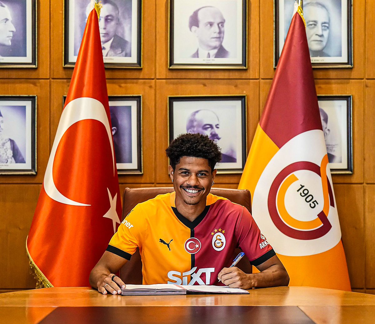 ✅ Galatasaray, Gabriel Sara ile 5 senelik anlaşma sağladıklarını duyurdu.
#galatasaray #süperlig #transfer #gabrielsara #sara