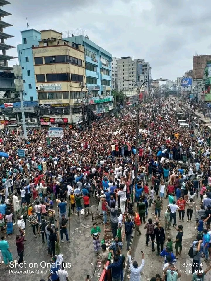 SaveS33500's tweet photo. Right Now Bashundhara Gate 
5th August, 2024 time : 1:54Pm

STEP DOWN FASCIST HASINA https://t.co/WWXb7fpaGK